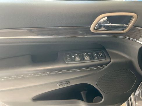 Used 2015 Jeep Grand Cherokee Overland image 13