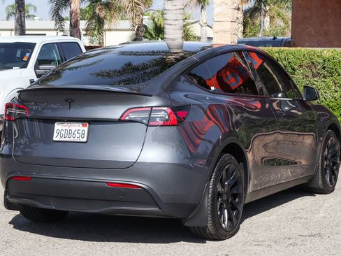 Used 2023 Tesla Model Y Long Range image 11