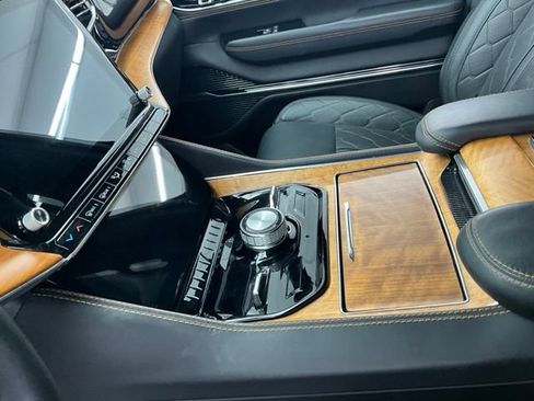 Used 2024 Jeep Grand Wagoneer L Series III image 15