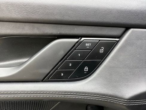 Used 2024 Porsche Taycan image 19