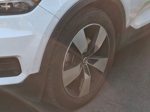 Used 2020 Volvo XC40 T5 Momentum AWD/4WD image 6