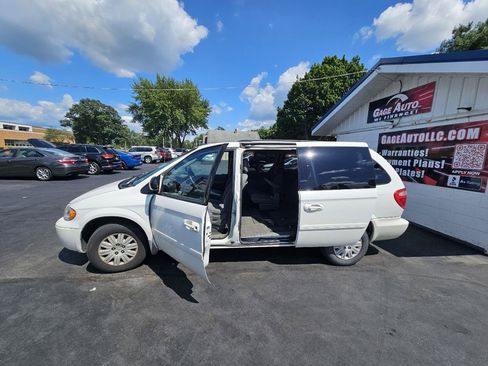 Used 2007 Chrysler Town & Country LX w/ Popular Equipment Group II FWD image 24