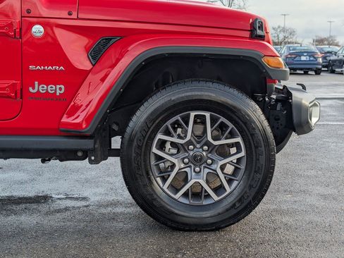 Used 2024 Jeep Wrangler Unlimited Sahara AWD/4WD image 12