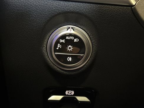 New 2025 Mercedes-Benz C 300 4MATIC Sedan image 31