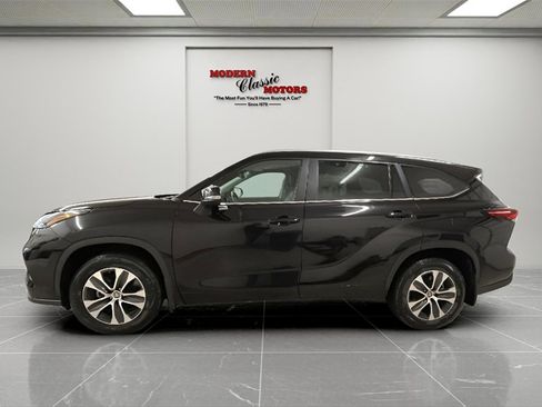 Used 2024 Toyota Highlander XLE image 4