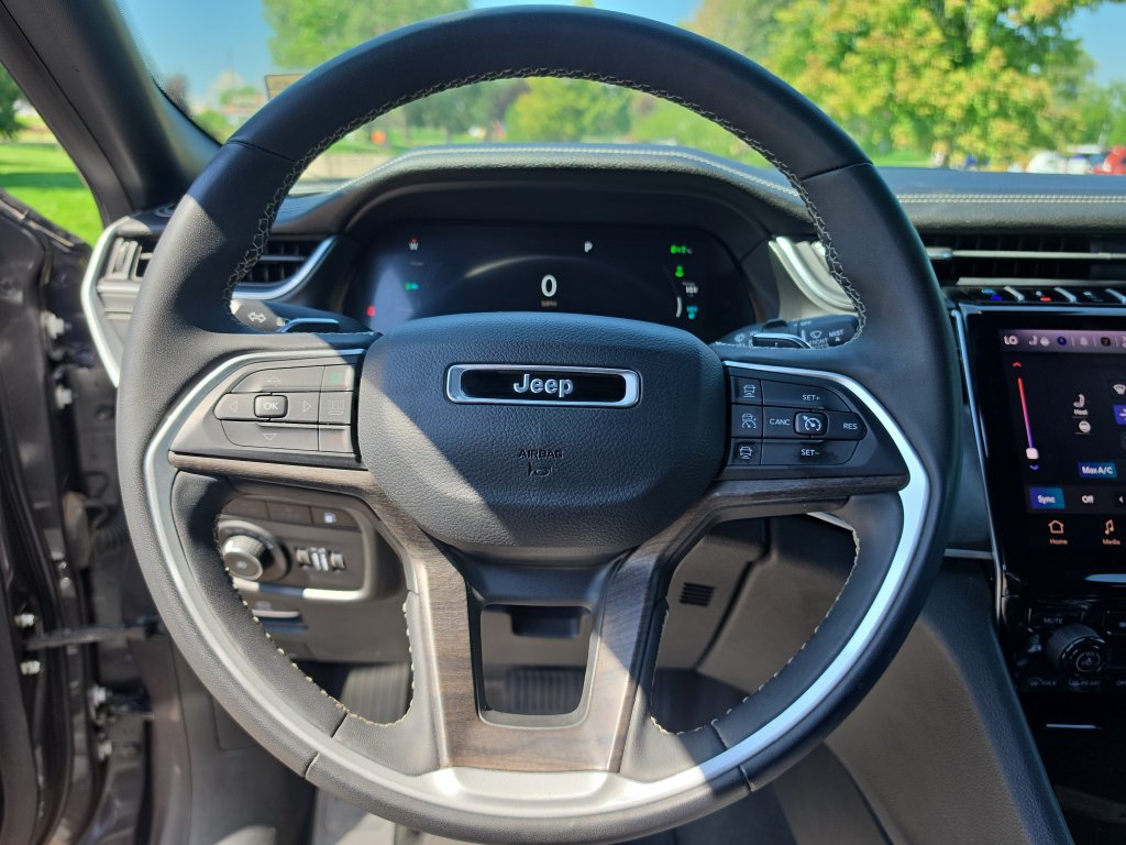 Used 2024 Jeep Grand Cherokee Limited 4xe AWD/4WD image 16
