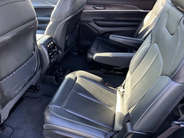 Certified 2024 Jeep Grand Cherokee L Limited AWD/4WD image 18