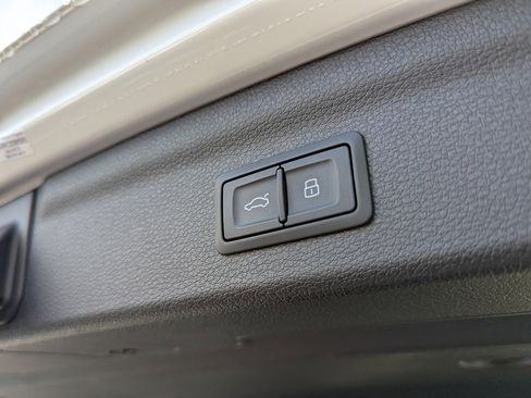 Used 2024 Audi Q3 2.0T Premium Plus image 33