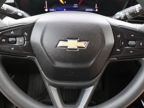 Used 2025 Chevrolet Trax LT FWD image 20