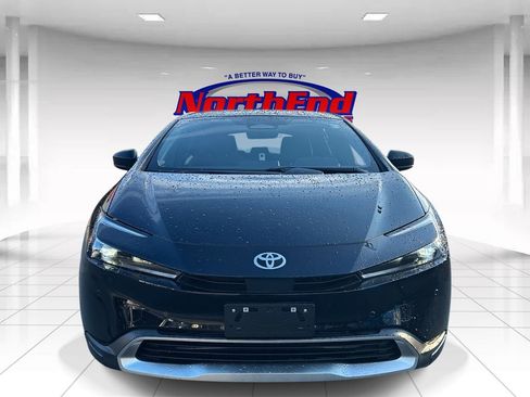 Used 2025 Toyota Prius Plug-In Hybrid image 8