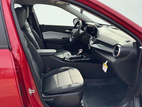 New 2026 Chevrolet Trax LT w/ LT Convenience Package FWD image 23