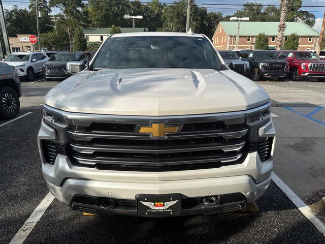 Used 2024 Chevrolet Silverado 1500 High Country w/ Technology Package AWD/4WD image 2