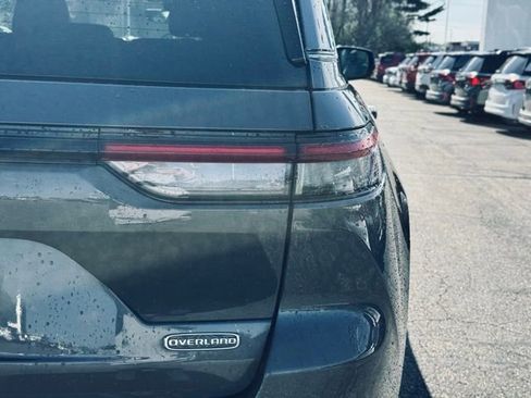 Used 2022 Jeep Grand Cherokee Overland AWD/4WD image 8