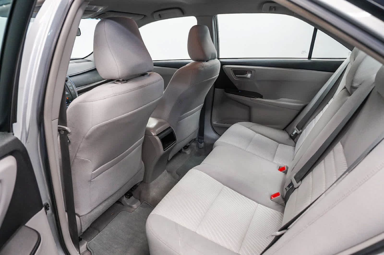 Used 2016 Toyota Camry LE FWD image 18