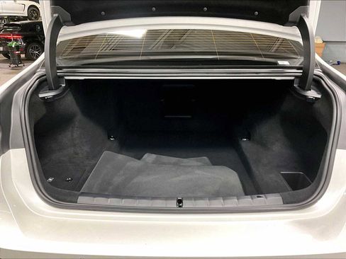 Used 2025 BMW 760i xDrive w/ Premium Package image 39