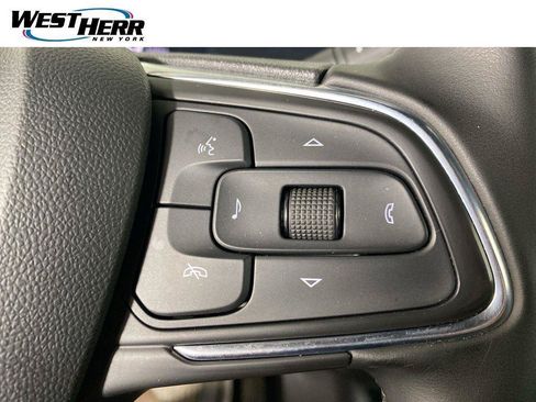 Used 2025 Buick Envista Sport Touring w/ Convenience II Package FWD image 11