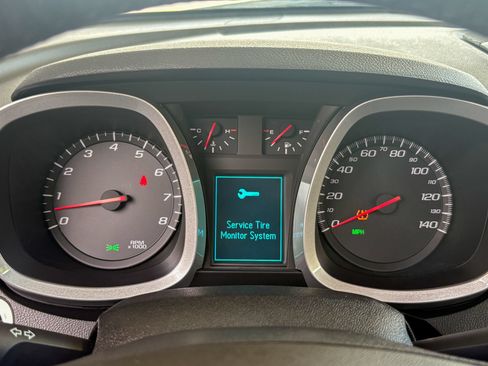 Used 2017 Chevrolet Equinox Premier w/ Enhanced Convenience Package AWD/4WD image 7