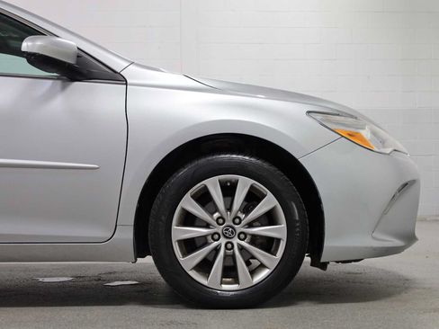 Used 2017 Toyota Camry XLE w/ Moonroof Package FWD image 11