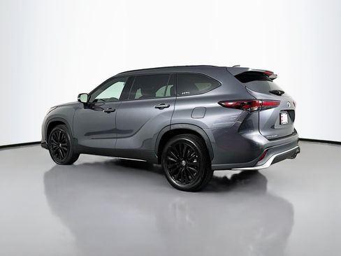 Certified 2025 Toyota Highlander XSE AWD/4WD image 5
