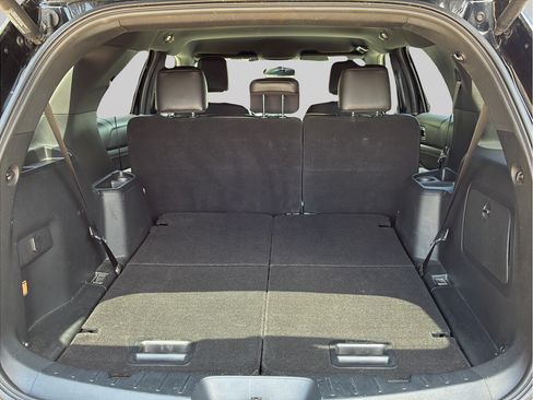 Used 2018 Ford Explorer XLT w/ Equipment Group 202A FWD image 10