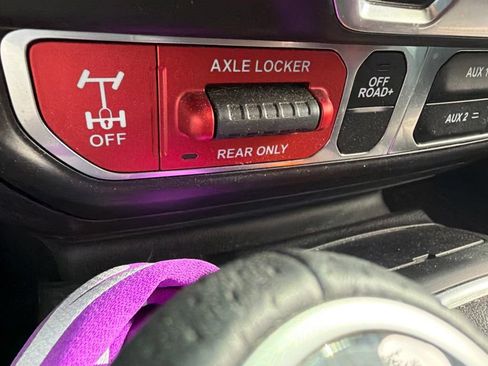 Used 2021 Jeep Gladiator Mojave AWD/4WD image 12