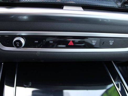 Used 2025 BMW X7 xDrive40i w/ M Sport Package AWD/4WD image 24