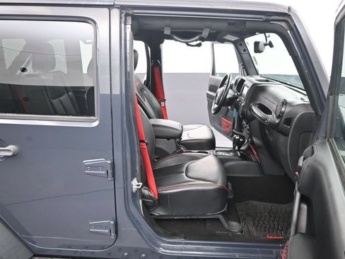 Used 2018 Jeep Wrangler Unlimited Rubicon AWD/4WD image 32