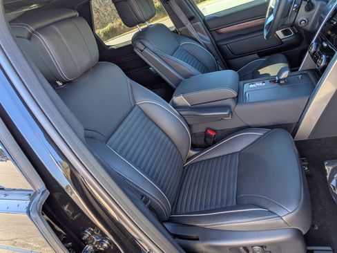 Used 2024 Land Rover Discovery Dynamic SE image 31