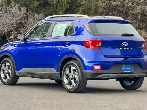 Certified 2025 Hyundai Venue SEL image 6