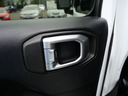 Used 2019 Jeep Wrangler Unlimited Sahara AWD/4WD image 26