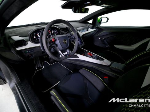 Used 2024 Lamborghini Revuelto AWD/4WD image 13