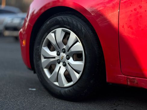 Used 2016 Chevrolet Cruze LS image 9