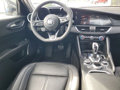 Used 2020 Alfa Romeo Giulia image 15