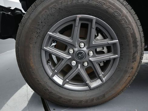 Used 2025 Jeep Gladiator Sport image 9