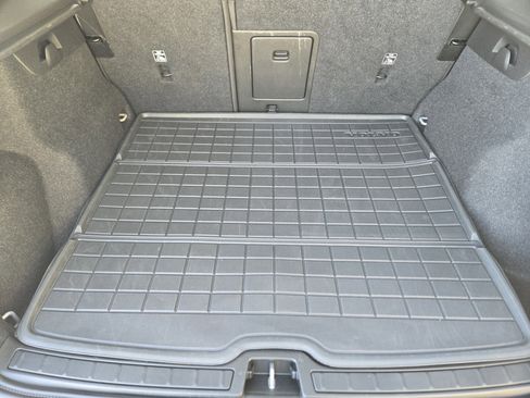 Used 2024 Volvo XC40 B5 Ultimate w/ Protection Package Premier image 43