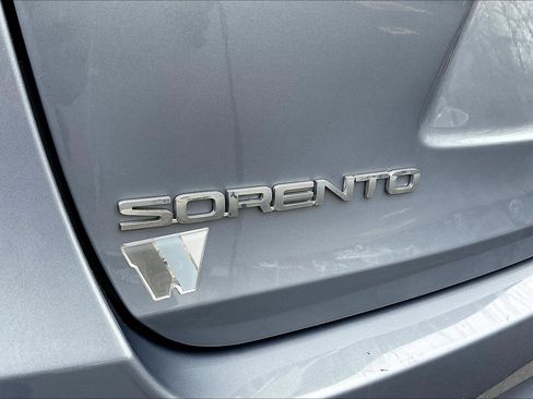Used 2020 Kia Sorento LX image 25