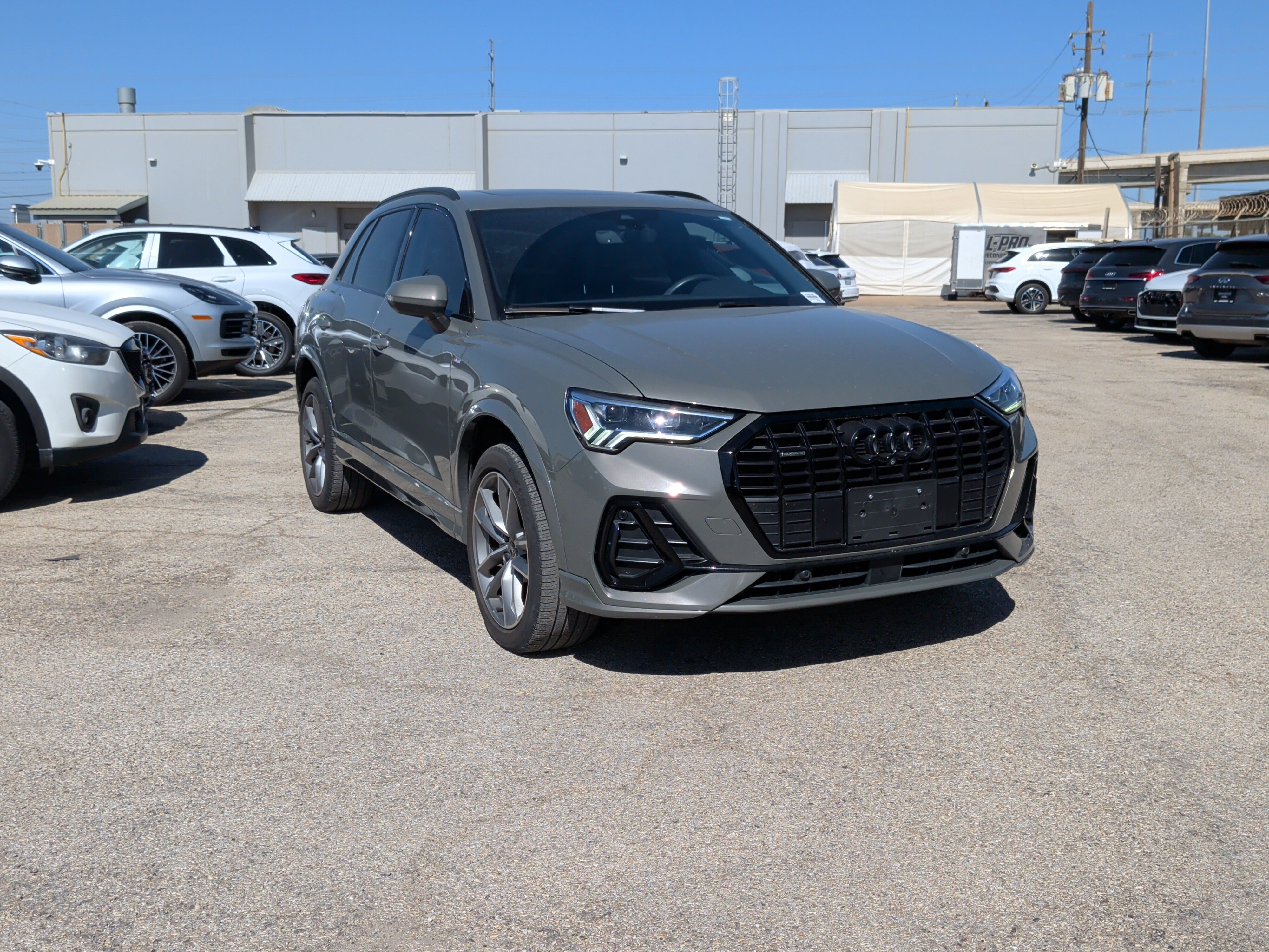 Used 2024 Audi Q3 2.0T Premium Plus w/ Premium Plus Package AWD/4WD image 2