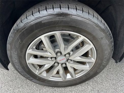 Used 2018 GMC Acadia SLE w/ Driver Alert Package I image 11