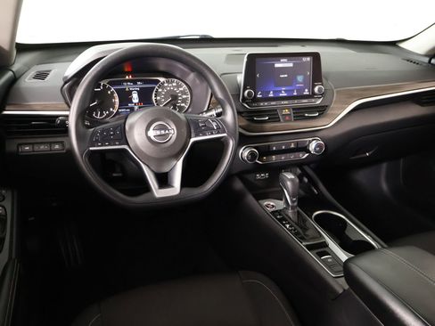Used 2024 Nissan Altima 2.5 SV AWD/4WD image 2