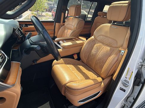 Used 2022 Jeep Grand Wagoneer Series III w/ Rear Seat Video Group 1 AWD/4WD image 12