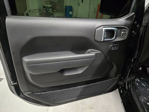 Used 2025 Jeep Wrangler Sport S image 12