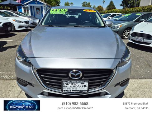 Used 2018 MAZDA MAZDA3 Touring FWD image 2