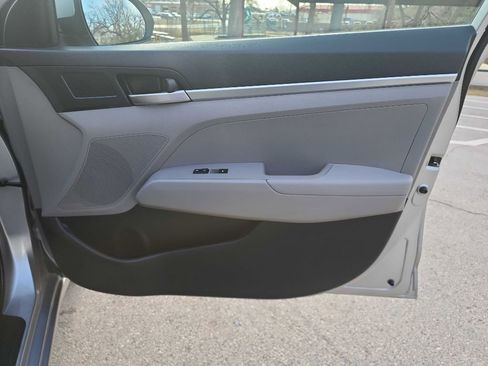 Used 2020 Hyundai Elantra SE image 31