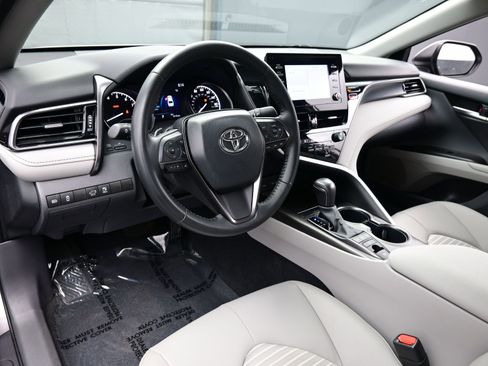 Used 2024 Toyota Camry SE image 14