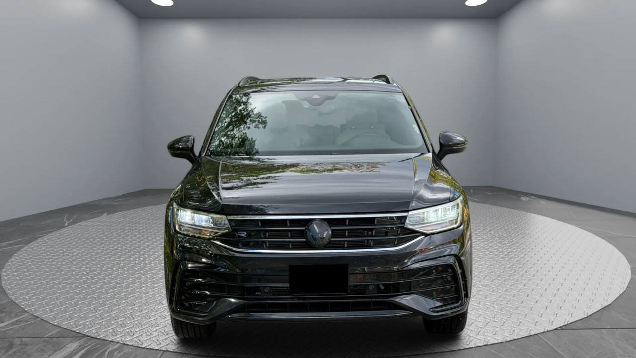 Used 2022 Volkswagen Tiguan SE R-Line AWD/4WD image 2