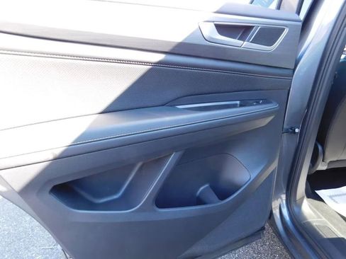 Used 2025 Volkswagen Atlas Cross Sport SE image 11