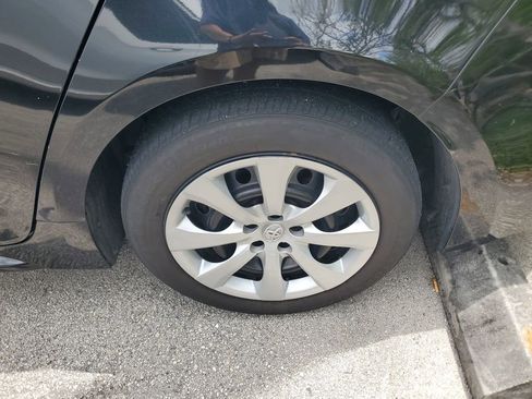 Used 2020 Toyota Corolla LE FWD image 6