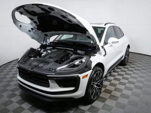 Certified 2026 Porsche Macan AWD/4WD image 33
