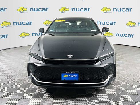 Used 2023 Toyota Crown Limited image 2