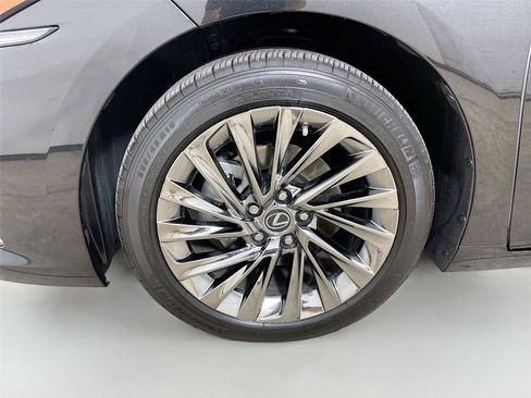 Used 2024 Lexus ES 300h Ultra Luxury w/ Accessory Package (Z1) FWD image 29